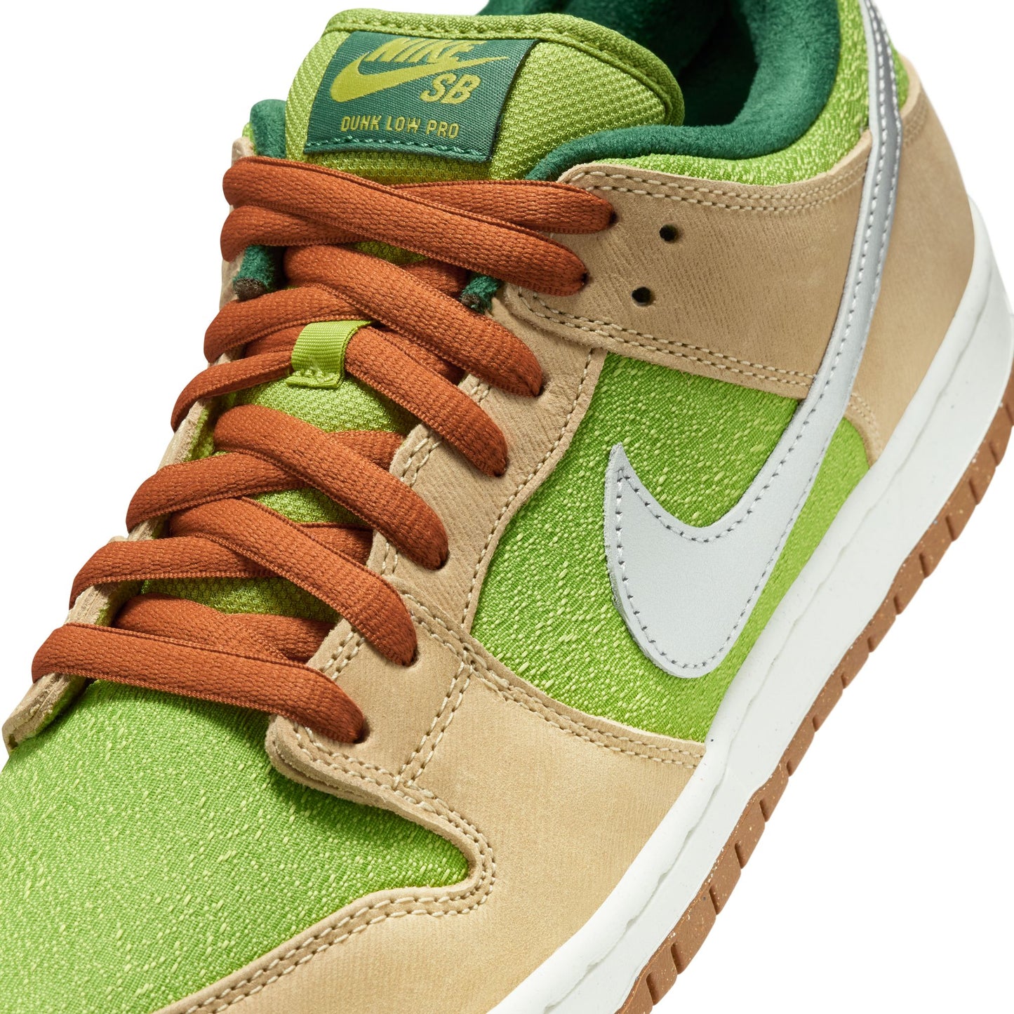 Nike SB Dunk Low Pro SESAME METALLIC SILVER PEAR FIR