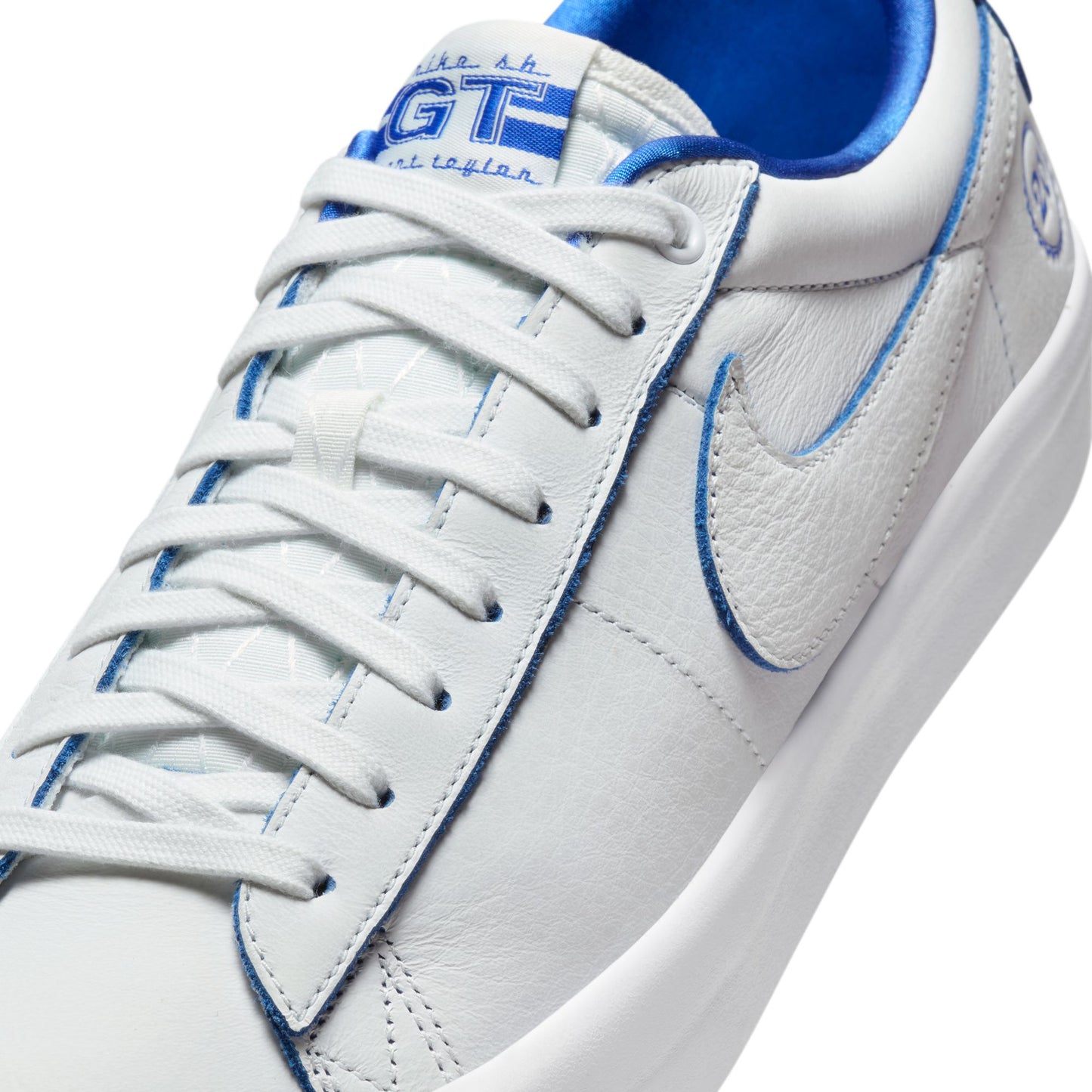SB BLAZER LOW PRO GT SUMMIT WHITE GAME ROYAL SUMMIT WHITE